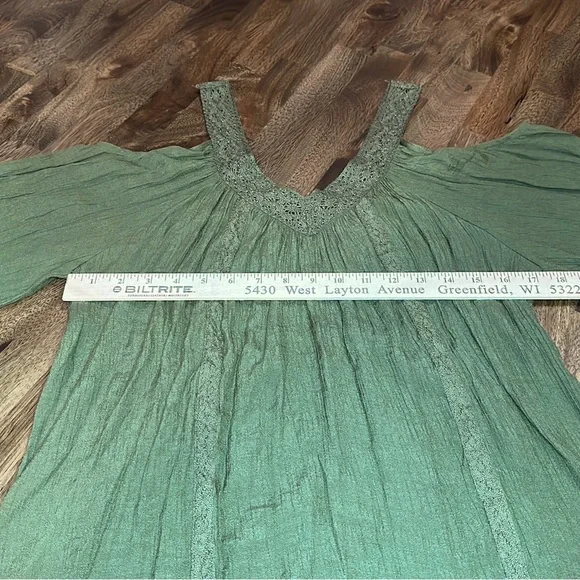 NO BOUNDARIES SIZE M V-NECK COLD SHOULDER 3/4 LENGTH BELL SLEEVE CROCHET BOHO - Picture 9 of 10